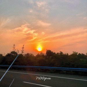 把腿张开乖我添你3p图片
